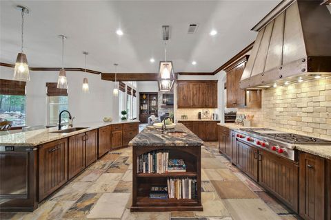 Tiny photo for 852 Eagle Pointe, Montgomery, TX 77316 (MLS # 35524093)