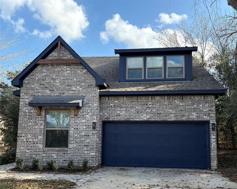 Photo of 109 Cove Point, Conroe, TX 77356 (MLS # 49290995)