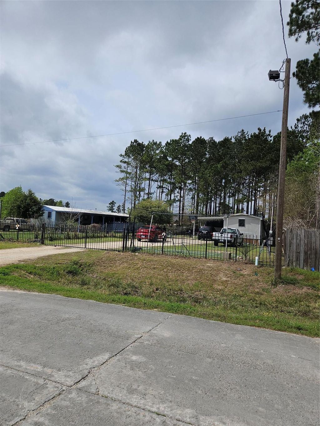 Photo of 86 County Road 3541, Cleveland, TX 77327 (MLS # 24008030)