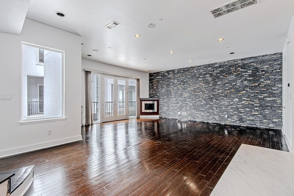 Photo of 2025 Colquitt Street #E, Houston, TX 77098 (MLS # 52117962)
