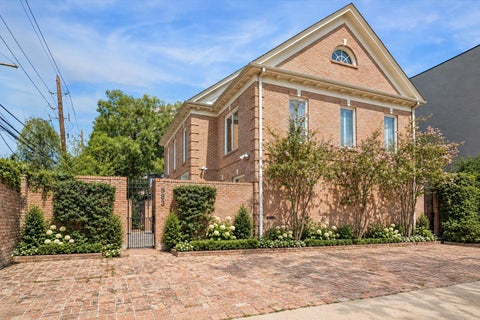 Photo of 983 S Post Oak Lane, Houston, TX 77056 (MLS # 61732868)
