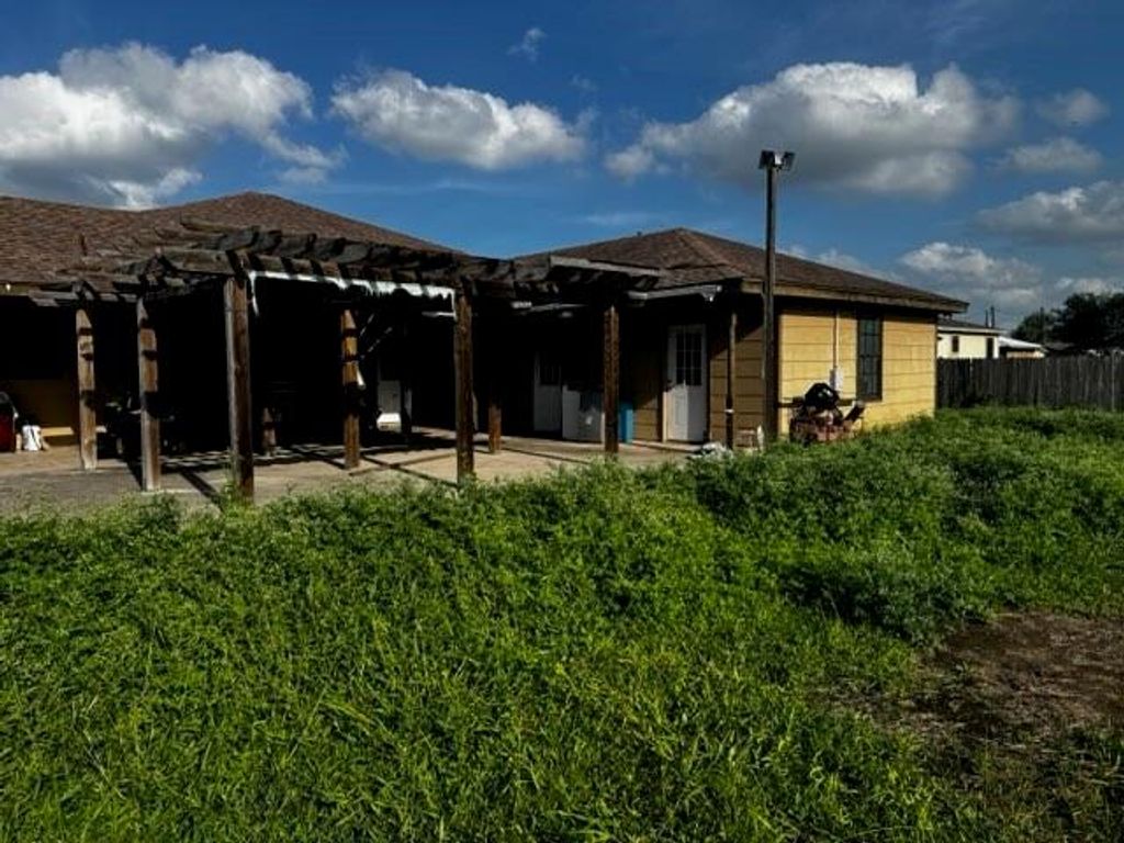 Photo of 169 Zaragosa Street, Alice, TX 78332 (MLS # 38739916)