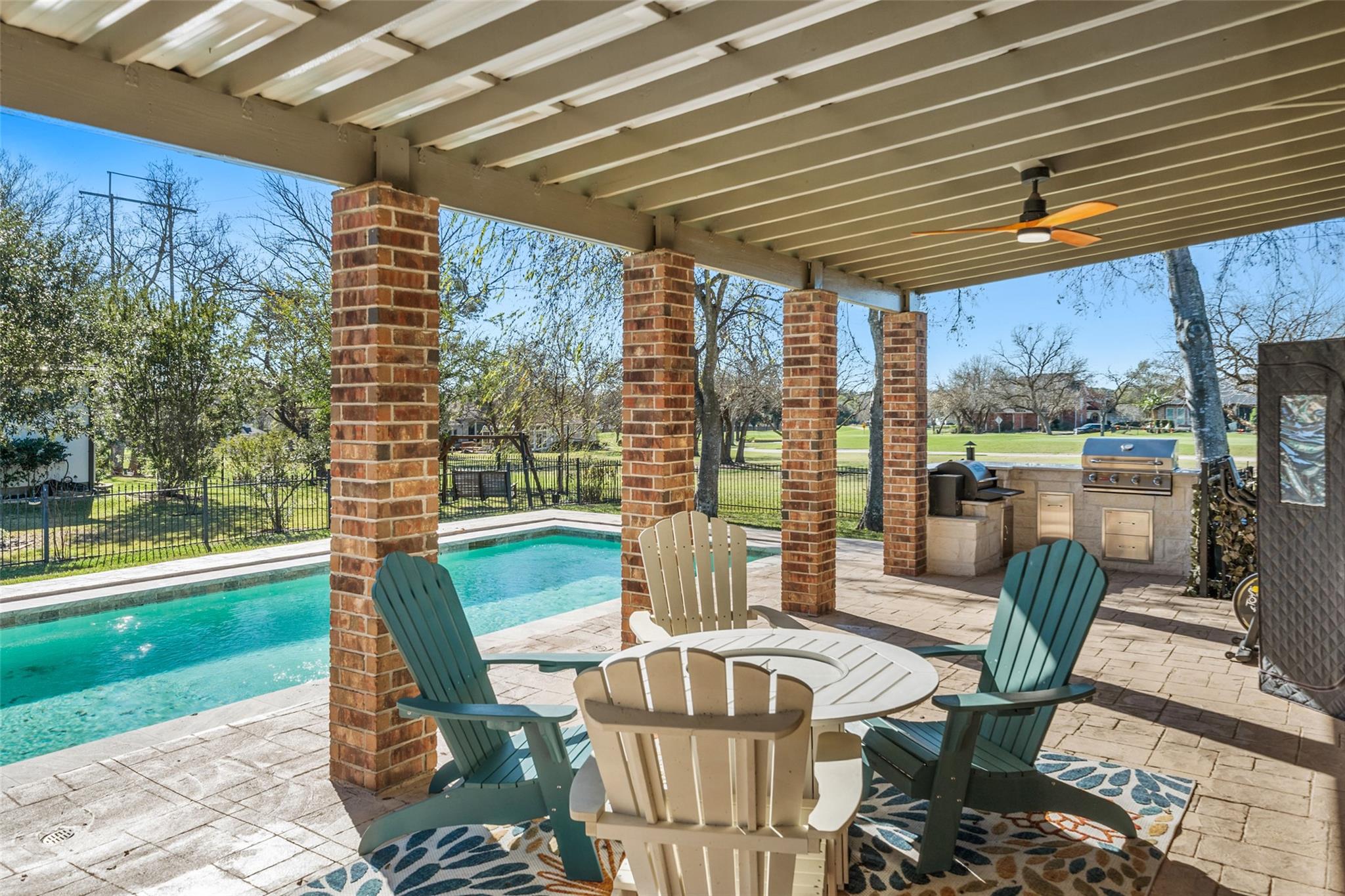 118 Hillsborough Drive W