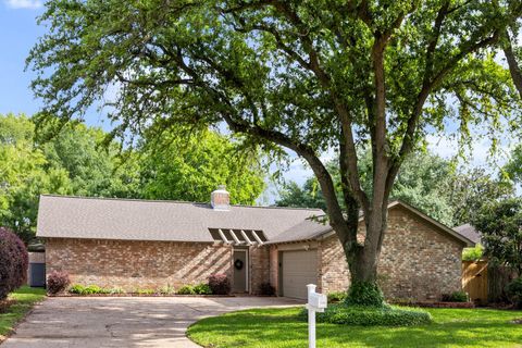 Photo of 14206 Locke Lane, Houston, TX 77077 (MLS # 54489019)