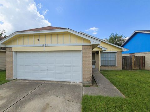 Photo of 3930 Mohlerbruk Drive, Houston, TX 77066 (MLS # 82008648) Photo of 3930 Mohlerbruk Drive, Houston, TX 77066 (MLS # 82008648)