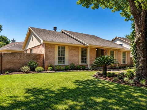 Photo of 15950 Chimney Rock Road, Missouri City, TX 77489 (MLS # 68259191)