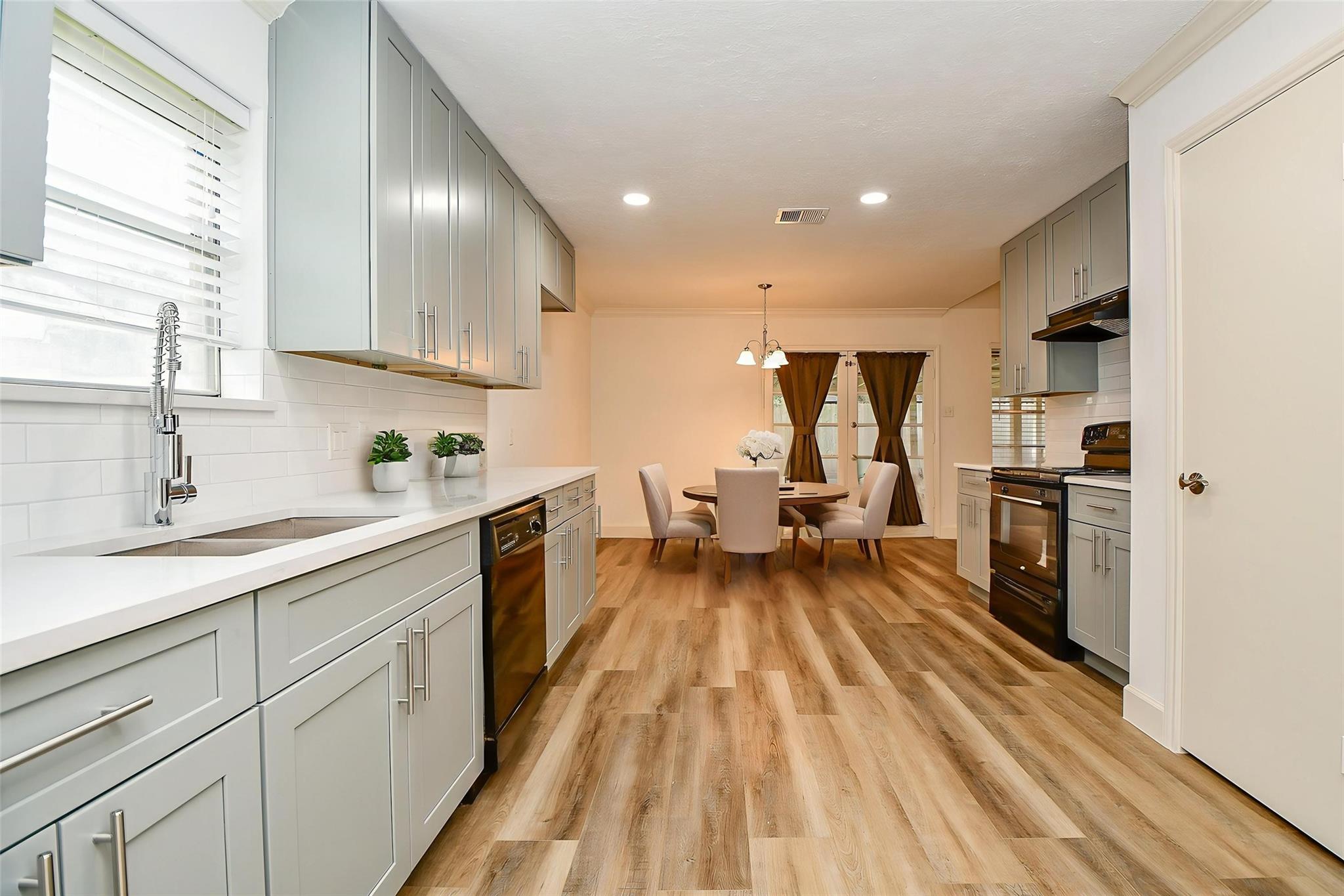 3807 Lamplighter Circle