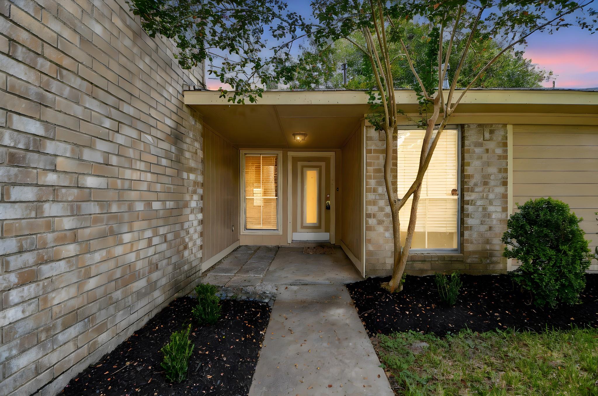 3807 Lamplighter Circle