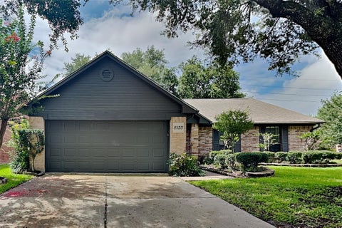 Photo of 8155 Big Oak Trail Drive, Houston, TX 77040 (MLS # 22056238)