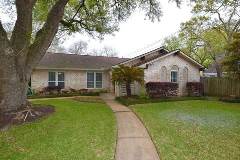 Photo of 10802 Meadow Lake Lane, Houston, TX 77042 (MLS # 29987405)