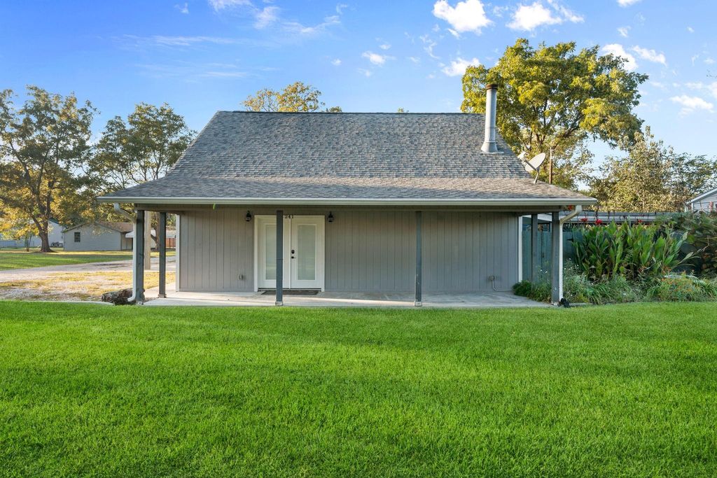 Photo of 241 Bluff Drive, Livingston, TX 77351 (MLS # 54291636)