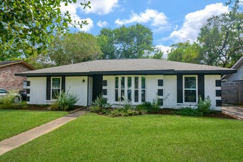 Photo of 12735 Westella Drive, Houston, TX 77077 (MLS # 84186455)