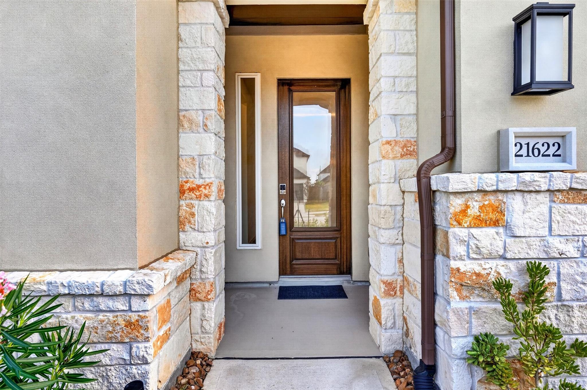 21622 Laggan Cliff Lane