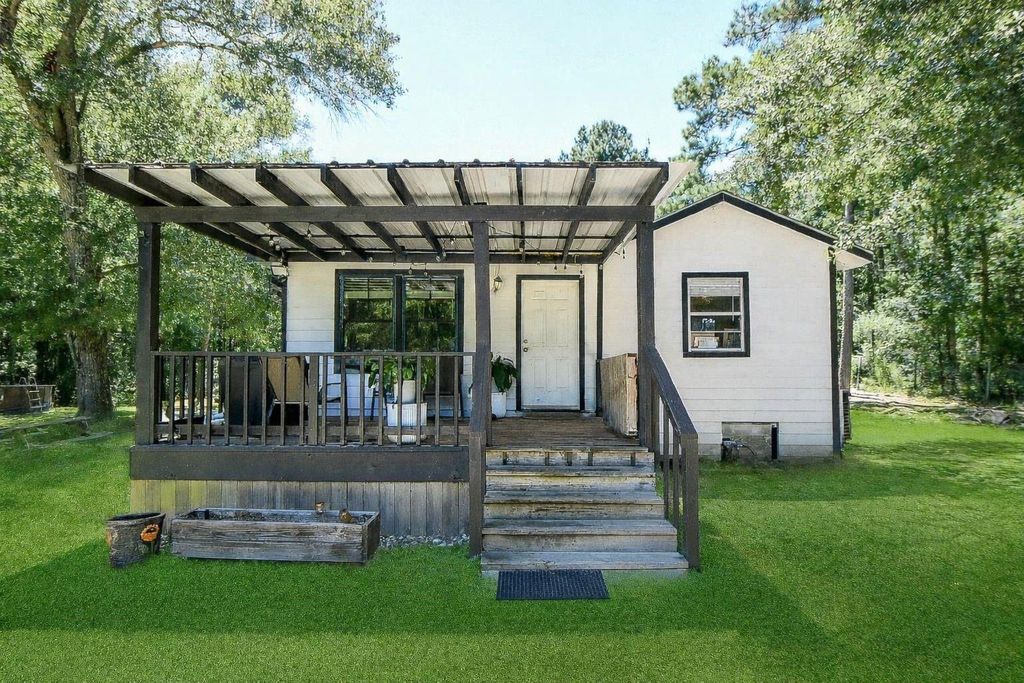 Photo of 180 Maurine Lane, Cleveland, TX 77328 (MLS # 87840237)