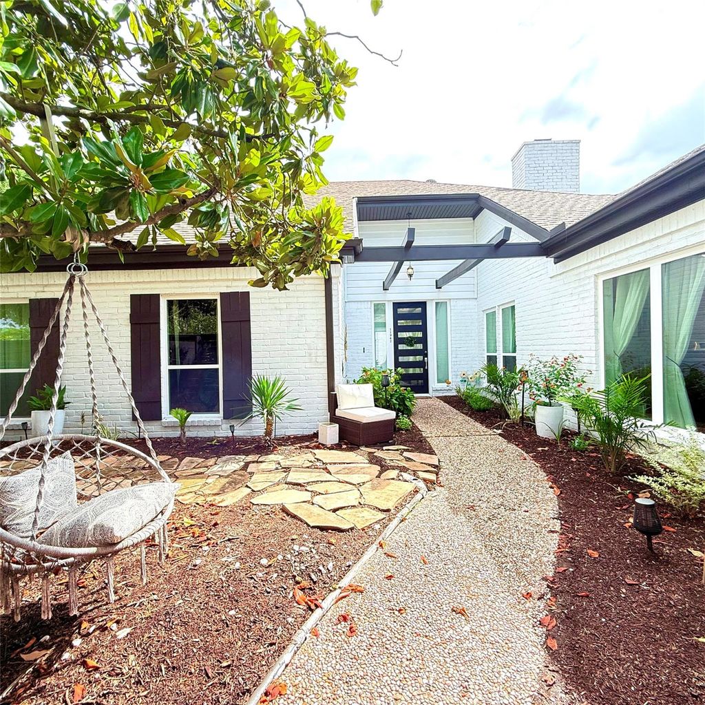 Photo of 11942 Briar Forest Drive, Houston, TX 77077 (MLS # 18282317)