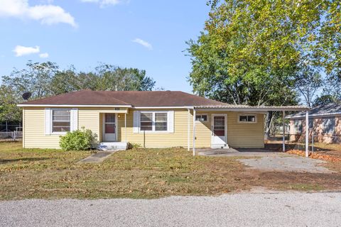 Photo of 104 Draper Street, Columbus, TX 78934 (MLS # 80181909) Photo of 104 Draper Street, Columbus, TX 78934 (MLS # 80181909)