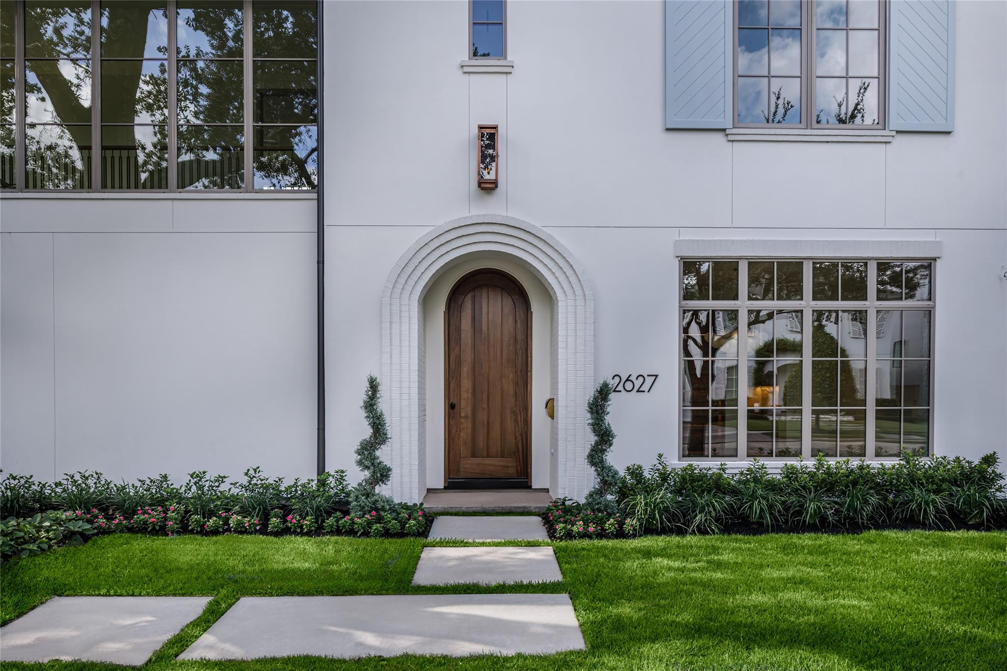 2627 Tangley Road