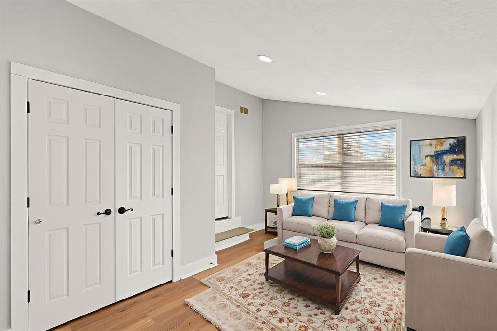 Photo of 915 Avenue E, Rosenberg, TX 77471 (MLS # 56340628)