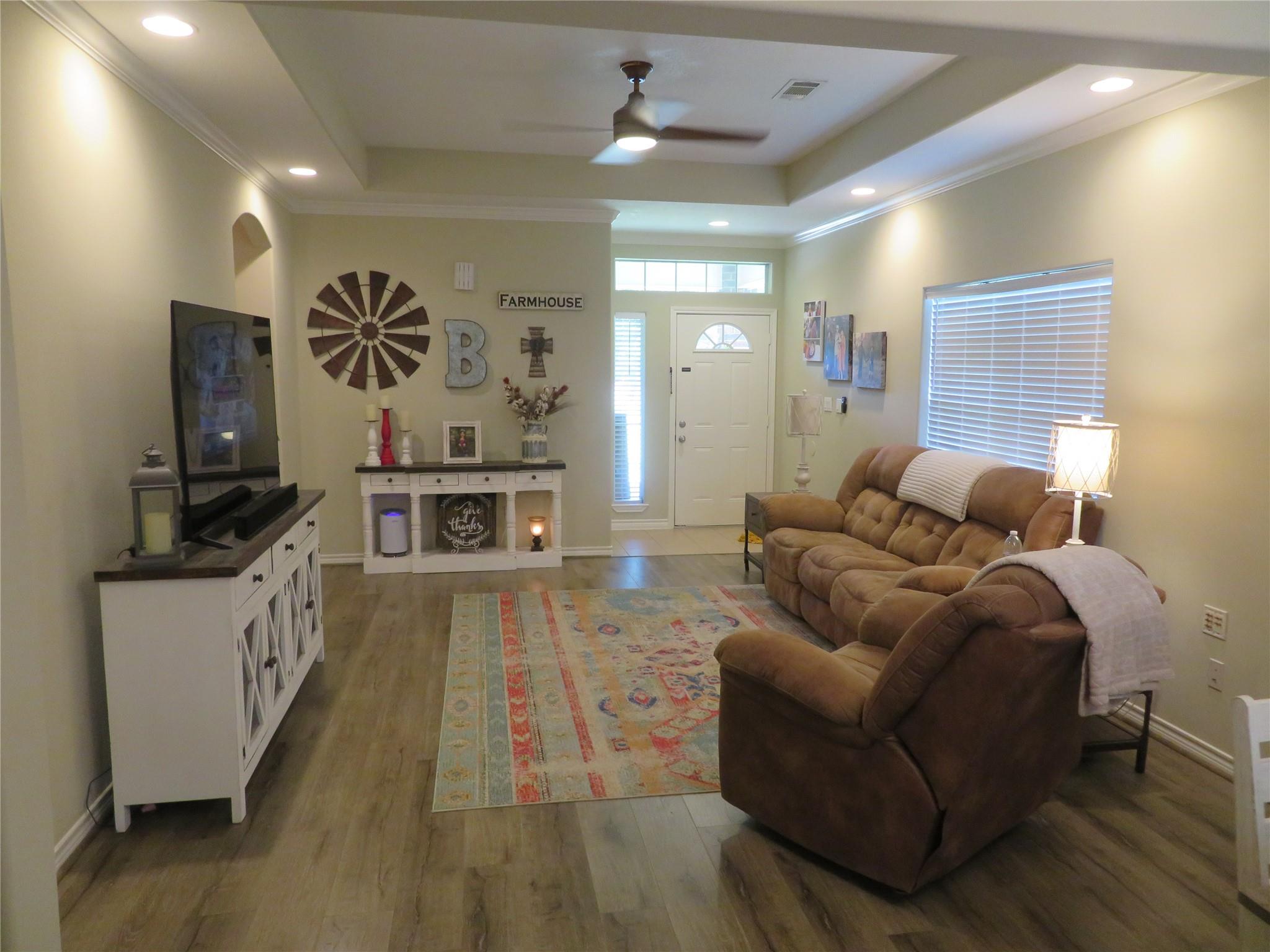 422 E Hunting Tower Run