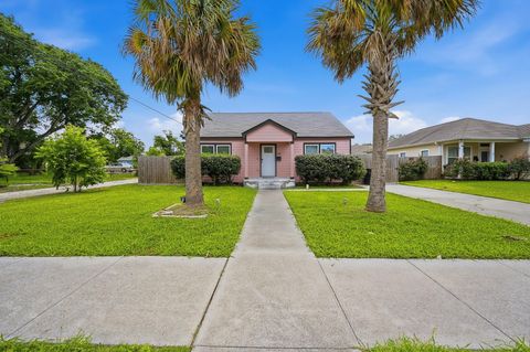 Photo of 318 2nd Street N, Texas City, TX 77590 (MLS # 9972152)