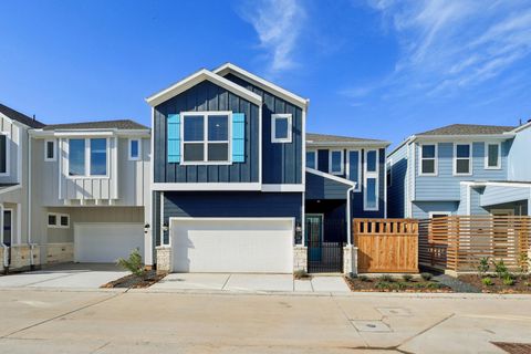 Photo of 715 Topwater Trail, Kemah, TX 77565 (MLS # 88503868)