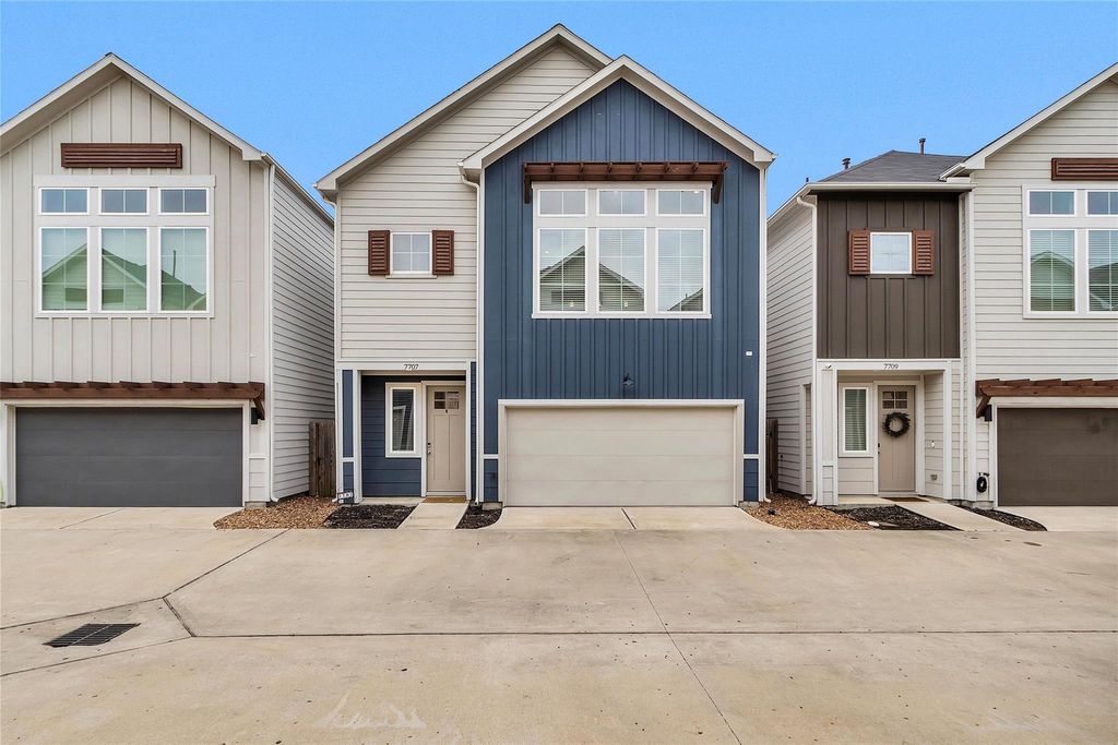 Photo of 7707 Nasser Lane, Houston, TX 77055 (MLS # 38936738)