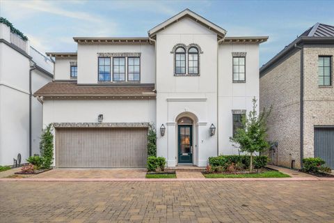Photo of 7 N Raintree Hollow Lane, Houston, TX 77027 (MLS # 17364717)