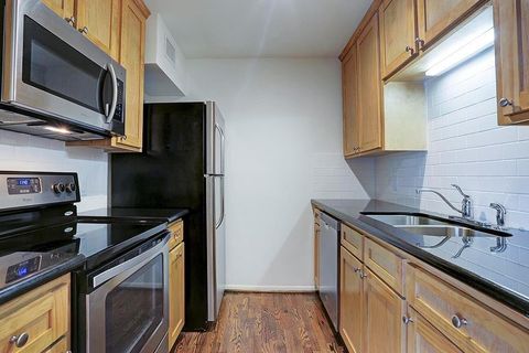 Photo of 415 Hawthorne Street #5, Houston, TX 77006 (MLS # 75576418)