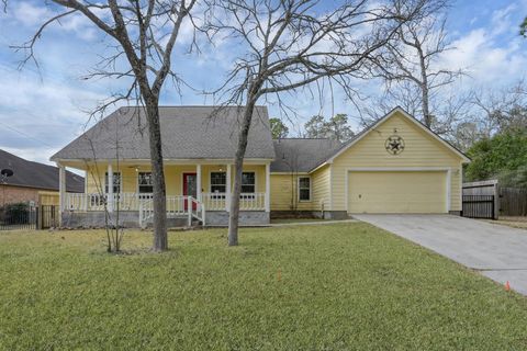 Homes For Rent - 12102 Mustang Avenue<br/> Willis, TX 77378