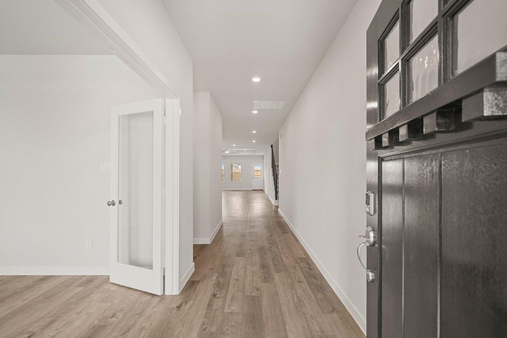 Photo of 117 Water Grass Trail, Clute, TX 77531 (MLS # 14857289)