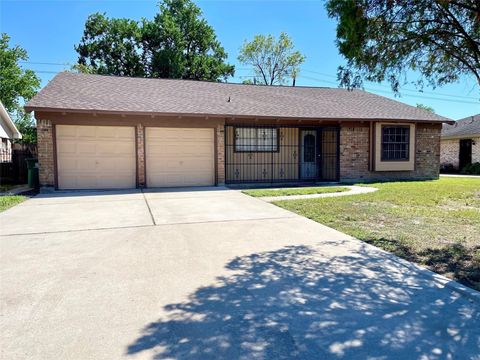 Photo of 927 Greatwood Drive, Houston, TX 77013 (MLS # 66208357)
