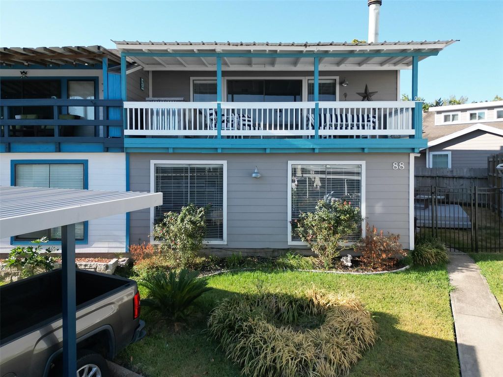 Photo of 88 Lakeview Village, Conroe, TX 77356 (MLS # 96072500)