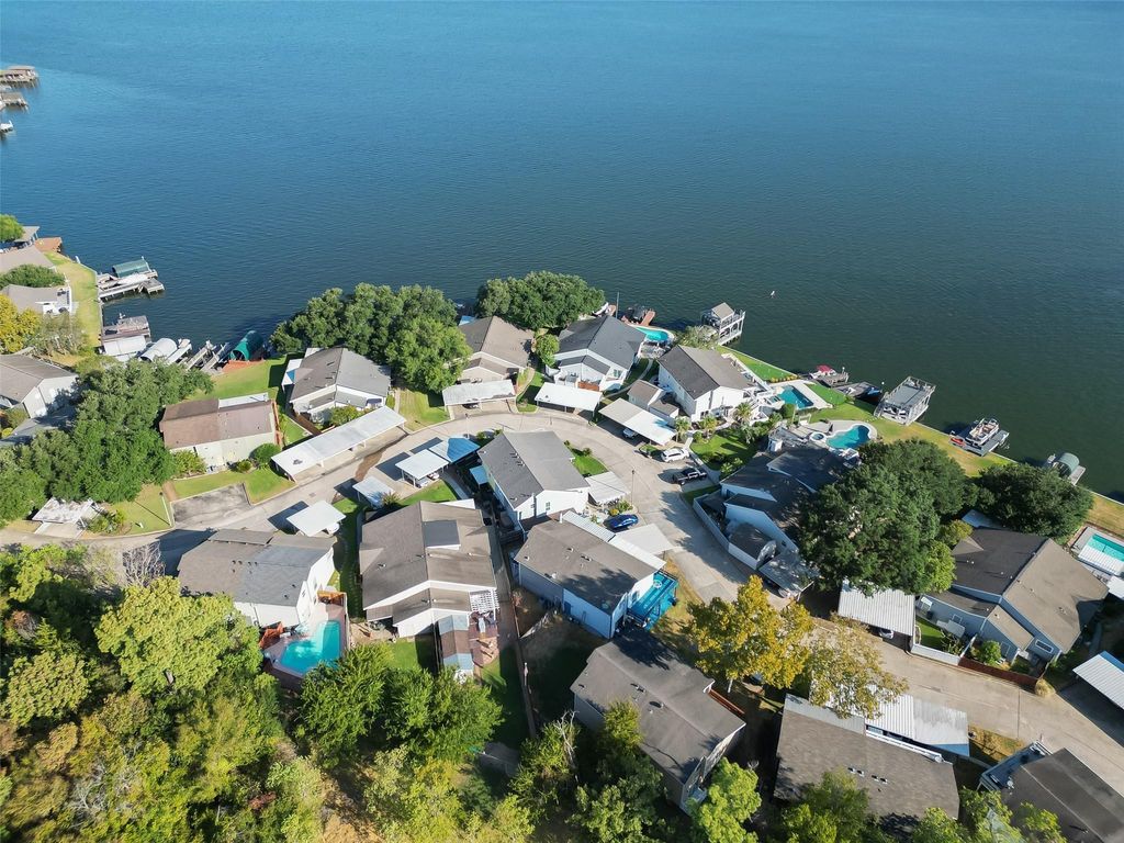 Photo of 88 Lakeview Village, Conroe, TX 77356 (MLS # 96072500)