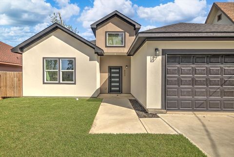 Photo of 8233 Sterlingshire Street, Houston, TX 77078 (MLS # 81470881)