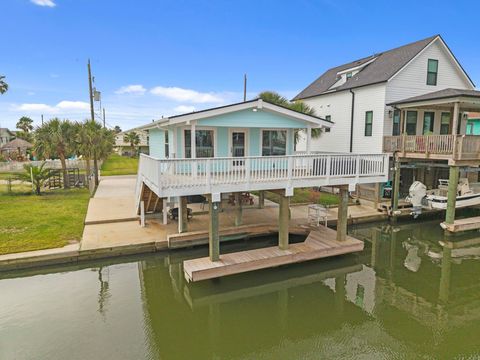 Photo of 16708 Cabeza De Vaca, Jamaica Beach, TX 77554 (MLS # 28210912)