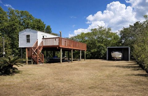 Homes For Sale - 613 Troy Street<br/> Anahuac, TX 77514