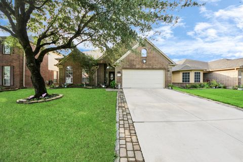 Photo of 922 N Sky Drive, Houston, TX 77073 (MLS # 71470404)