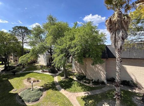 Photo of 8433 Hearth Drive, Houston, TX 77054 (MLS # 68916451)