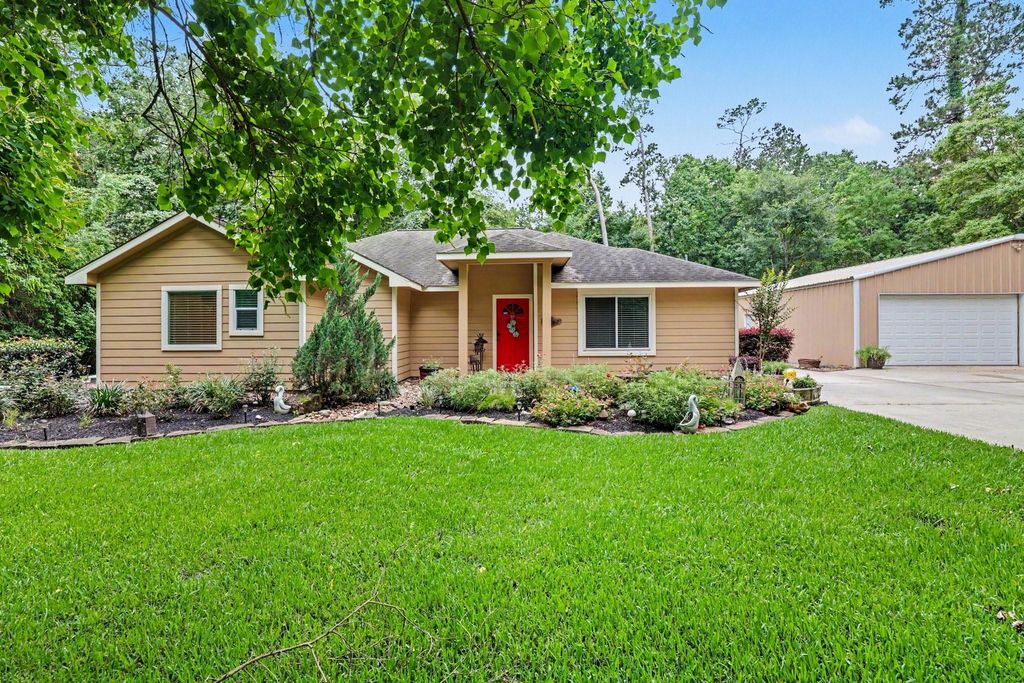Photo of 4824 Holly Lane E, Montgomery, TX 77316 (MLS # 16125261)