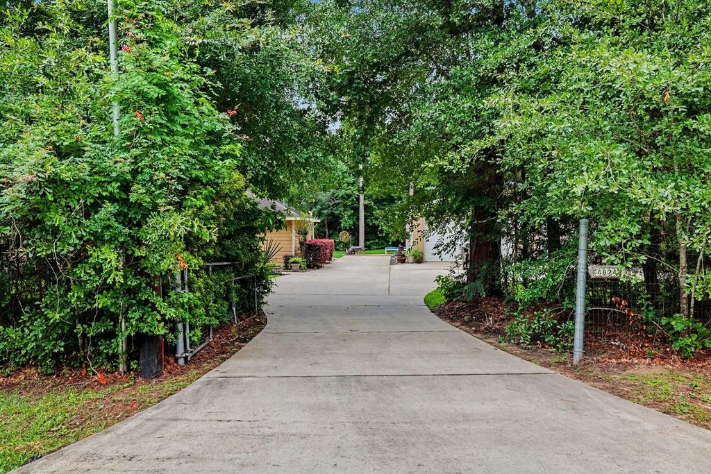 Photo of 4824 Holly Lane E, Montgomery, TX 77316 (MLS # 16125261)