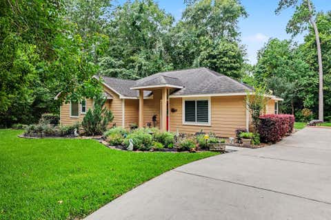 Homes For Sale - 4824 Holly Lane<br/> Montgomery County, Montgomery, TX 77316