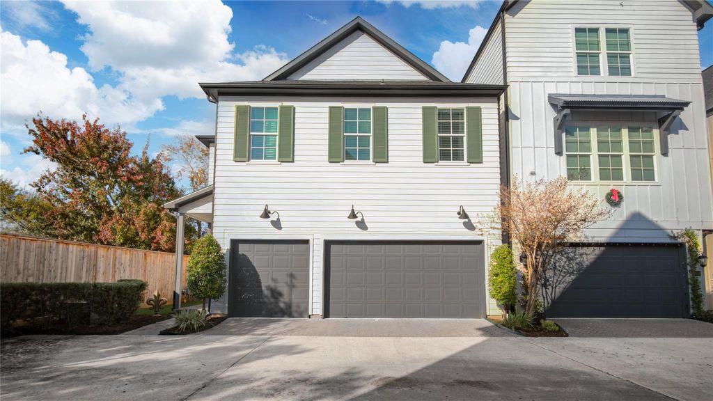 Photo of 3426 Timbergrove Heights Street, Houston, TX 77008 (MLS # 9125560)