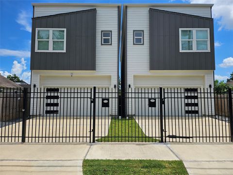 Photo of 1510 Weiss Street, Houston, TX 77009 (MLS # 16179800) Photo of 1510 Weiss Street, Houston, TX 77009 (MLS # 16179800)