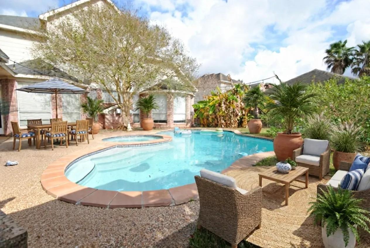 2111 Parkview Lane