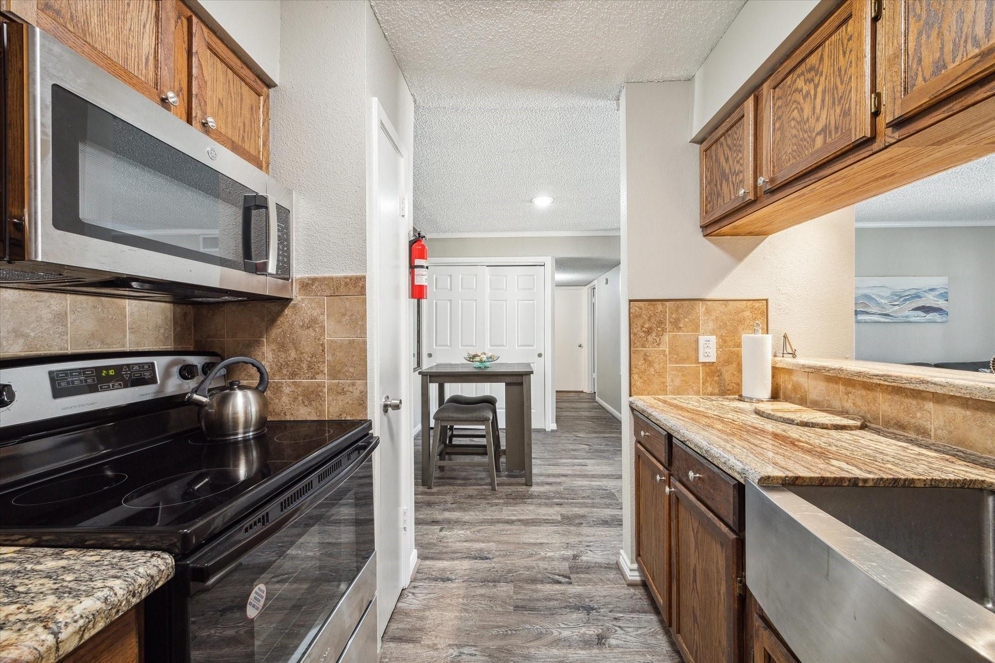 1516 Bay Area Boulevard L8