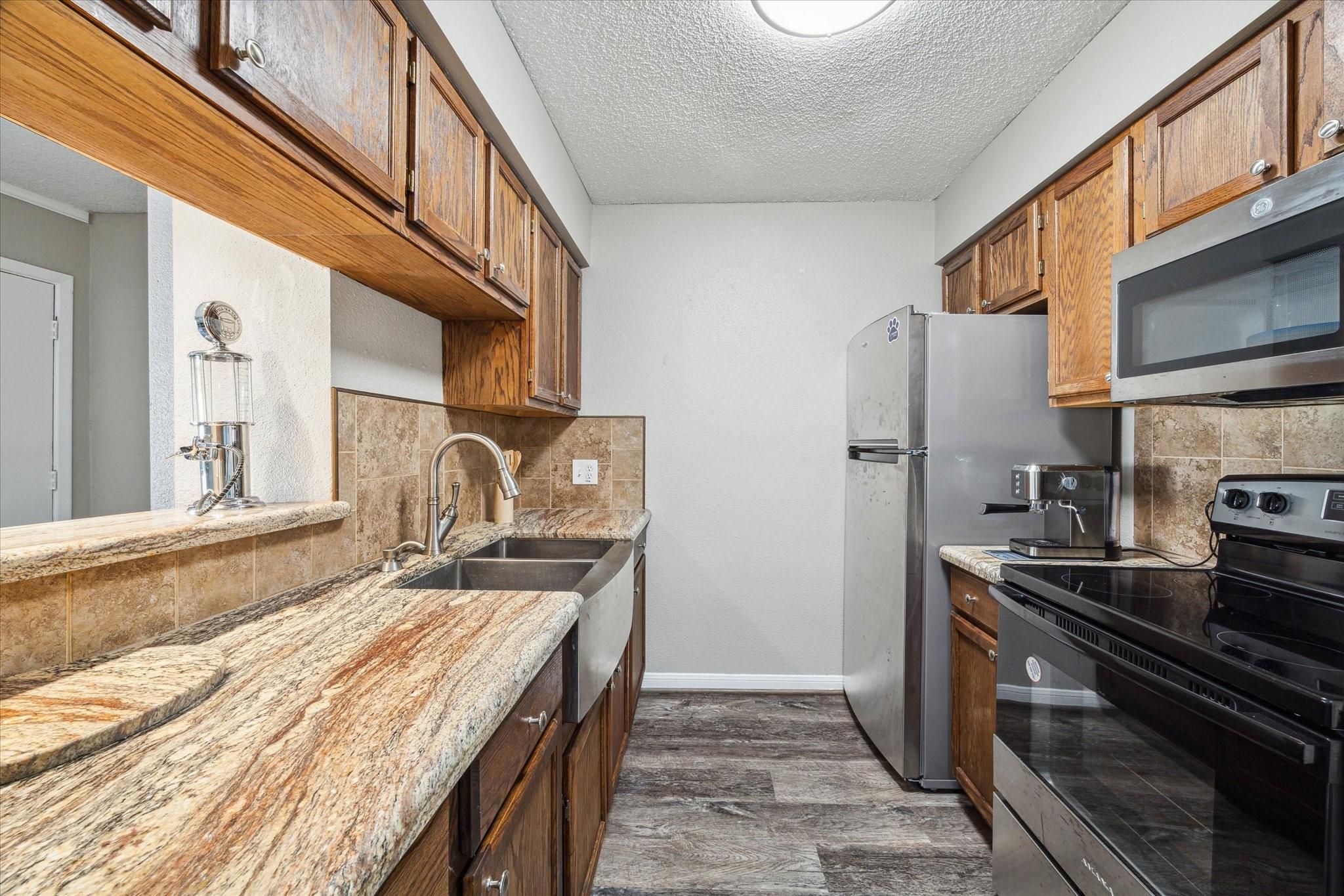 1516 Bay Area Boulevard L8