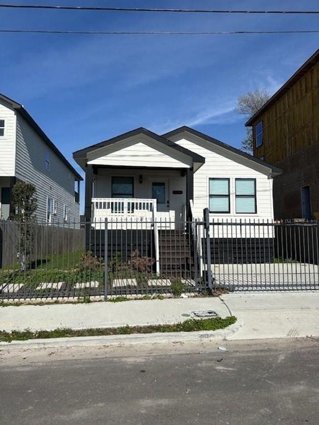 Photo of 1311 E 35th Street, Houston, TX 77022 (MLS # 56078724)