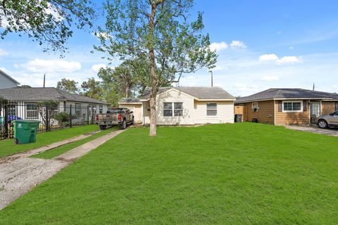 Photo of 4953 Bataan Road, Houston, TX 77033 (MLS # 54063476)