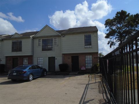 Photo of 12651 Windsor Village Dr Unit 2651, Houston, TX 77071 (MLS # 49697732)