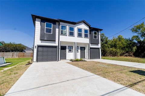 Photo of 9821 Richcroft Street, Houston, TX 77029 (MLS # 97764426)